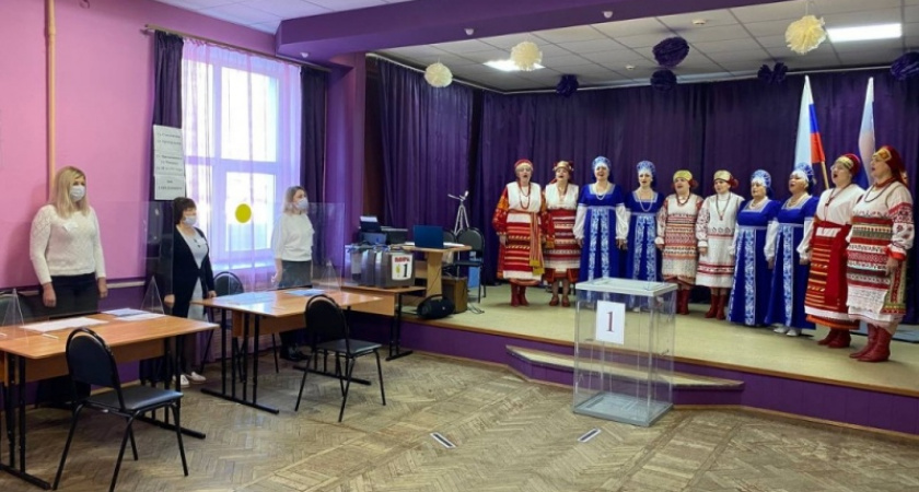 В Брянской области голосование на выборах, назначенных на ЕДГ-2022, началось с гимна