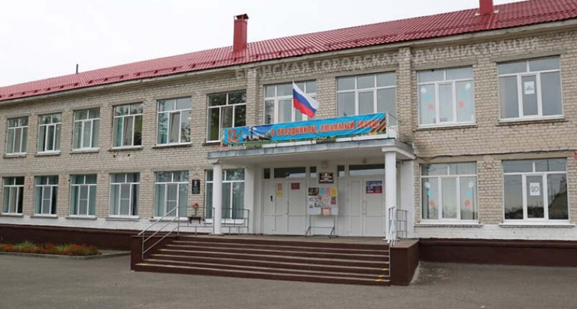 Минус одна головная боль для родителей: в Брянске заменили практически все окна в детсадах и школах