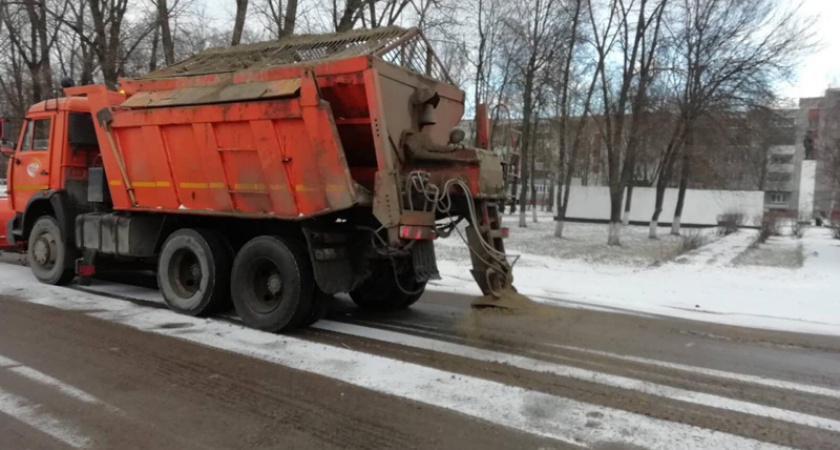 Для зимних дорог в Брянске заготовят более 30 тысяч кубометров песка и соли