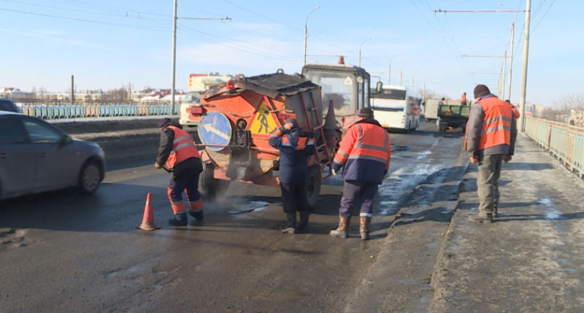 В Брянске решили ямочно подлатать путепровод в Фокинском районе