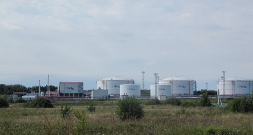 Компания «Русснефть» официально подтвердила факт обстрела своей нефтебазы в Жече