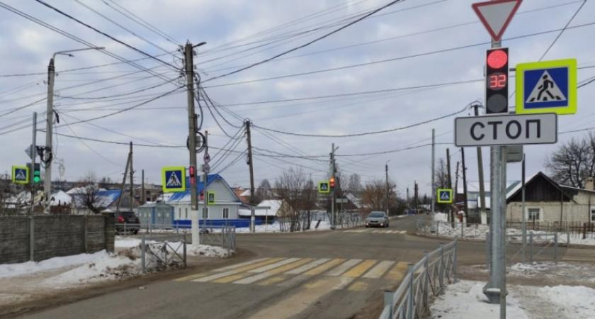 В Жуковке на аварийном перекрёстке установлен светофор