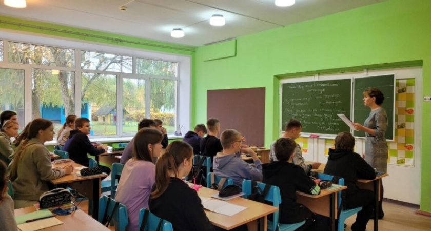 Закрытую из-за угрозы карстового провала школу в Вышкове обследовали московские специалисты
