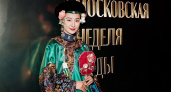 Китайская актриса Лили Цзи произвела фурор на Московской неделе моды тысячелетним платьем