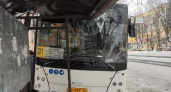 В Брянске 31-й автобус въехал в остановку