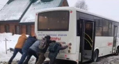 В Брянске пассажиры были вынуждены выталкивать автобус с конечной