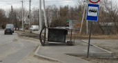 В Брянске шквальный ветер «сдул» автобусную остановку