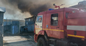 Пожар на деревообрабатывающем предприятии в Брянске тушили десять часов. Находящееся рядом производство «Русских окон» не пострадало