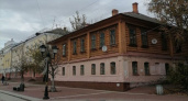 В Брянске вандалы-граффитчики разрисовали старинный дом на бульваре Гагарина. Возбуждено уголовное дело