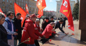 Гвоздики к постаменту и приём в комсомол: в Брянске отметили 152-летие Ленина