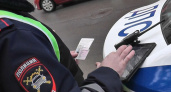 Припаркованные в центре автомобили без номеров смутили бдительных жителей Брянска