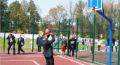 Гендиректор «Транснефть-Дружбы» сделал первый бросок в кольцо на новой спортплощадке в брянской школе №29