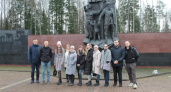 Работники Брянского автозавода посетили Мемориальный комплекс «Хацунь»