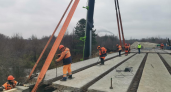Строительство фокинского моста через Болву: уложены все балки