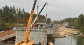 «Пролетарский» мост в Сураже: строители укладывают балки на предпоследнем пролёте