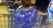 В Брянске разыскивают женщину, расплатившуюся в магазине чужой банковской картой