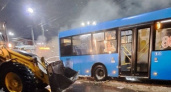 ДТП в Брянске: погрузчик протаранил городской автобус