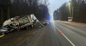 ДТП под Брянском: лёгкий грузовик протаранил большегруз, оба водителя в больнице