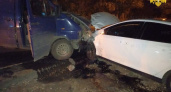 В Брянске друг друга протаранили легковушка и микроавтобус