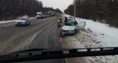 Пожилой водитель и его пассажир под Брянском въехали на легковушке в большегруз