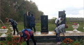 Гордеевские единороссы навели порядок на мемориалах