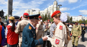 Цветы, поздравления, торжественный марш: Брянск отмечает 80-летие Победы