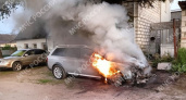 Легковой автомобиль загорелся в Брянске рано утром
