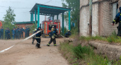 Брянские пожарные потренировались тушить промышленное предприятие