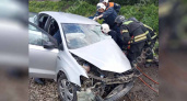 На трассе под Брянском иномарка въехала в большегруз, водитель погиб