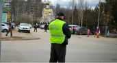 Инспектор ДПС намеревается выписать штраф за непристёгнутых задних пассажиров: два железных аргумента ничего не платить и ехать дальше