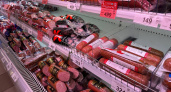 Подруга-продавец поделилась, почему люди берут в «Светофоре» по 10-20 палок колбасы и по 20 кг сосисок