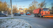 На выходных брянские дороги обработали 380 кубометрами противогололёдных материалов