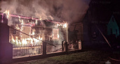 Два дома сгорели ночью в пригороде Карачева, жертв нет