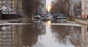 Брянские власти пообещали справиться с легендарной лужей по улице Медведева