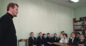 Священник рассказал брянским лицеистам о православной книге и интернете