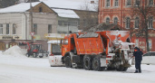 В Брянске за сутки вывезли 1200 тонн снега, дороги убирают 70 машин и более 200 дворников