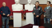 Брянские коммунисты отметили день рождения тов.Сталина возложением цветов