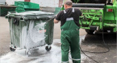 В Брянске проводят дезинфекцию мусорных контейнеров