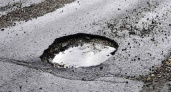 Житель Сахалина отсудил у властей Брянска более 300 тыс. рублей за яму на дороге