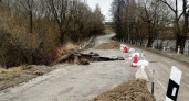 Рухнувшая в реку жирятинская местная дорога из двухполосной стала однополосной