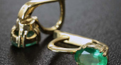 Молодая жительница Брянска в гостях «спонтанно» украла серьги с изумрудами