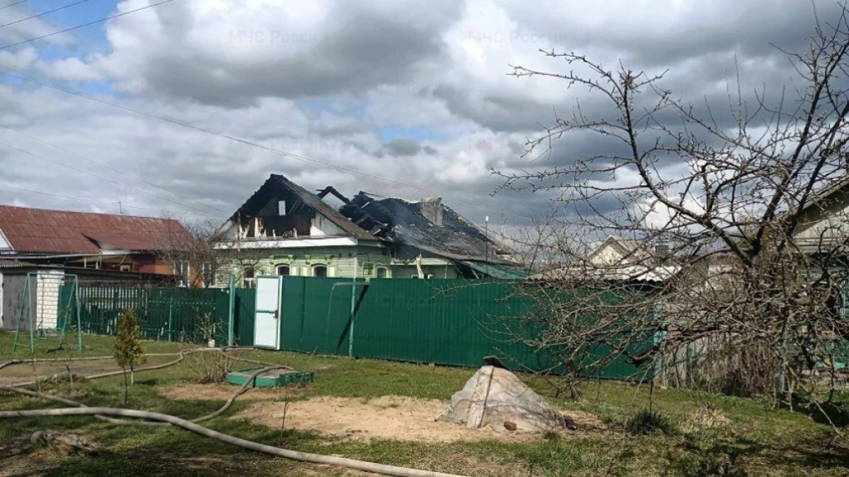 В Брянской области пожарные потушили возгорание частного дома