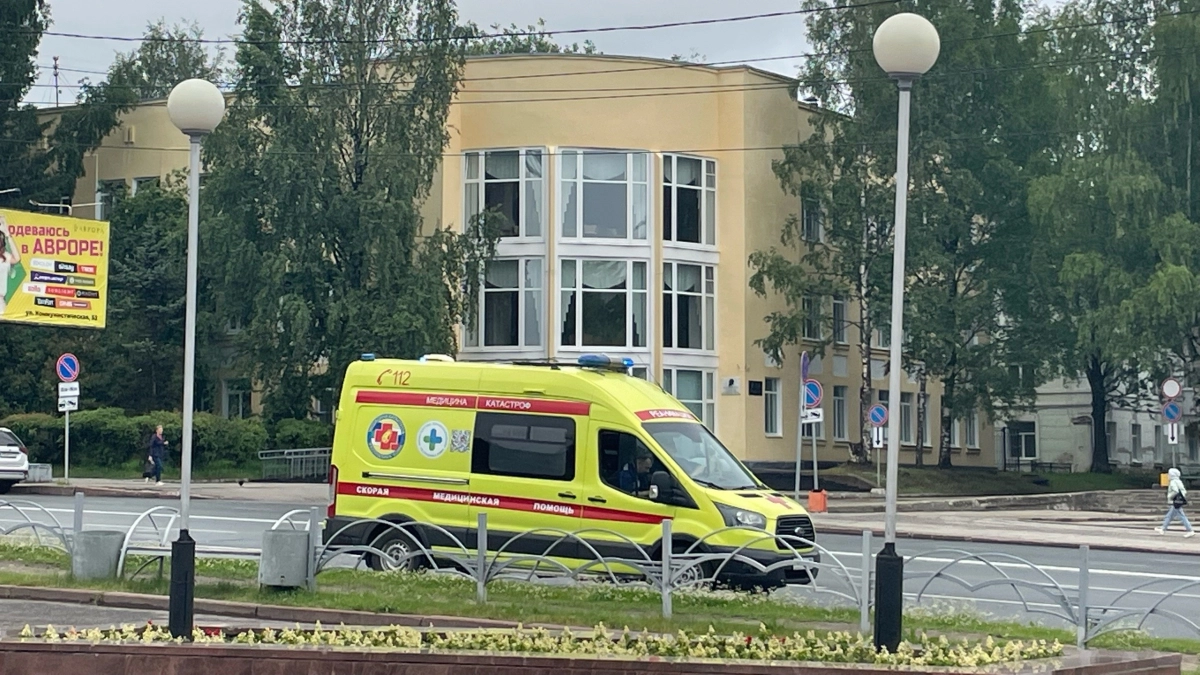 Работника завода в Брянской области затянуло в станок из-за отсутствия инструктажа