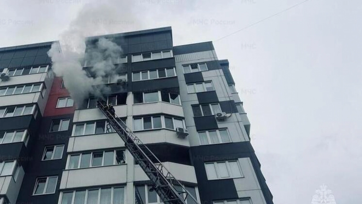 Пожар в многоэтажке Брянска унес здоровье одного человека