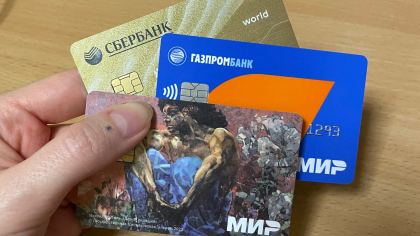 В Брянске задержали женщину, оплатившую покупки по утерянной чужой карте