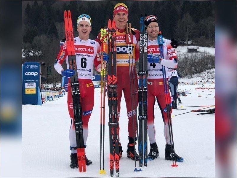 Александр Большунов выиграл скиатлон на этапе Кубка мира в Оберстдорфе