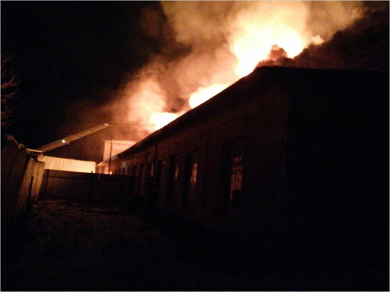 В Дятьково рано утром сгорела мебельная фабрика «Дятьковское РТП-1»