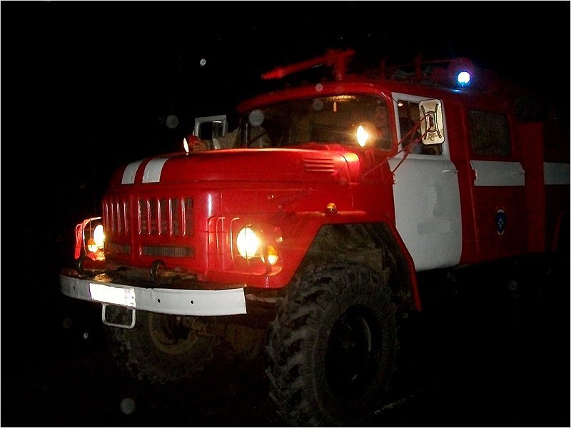 Климовские пожарные больше часа тушили горящий жилой дом