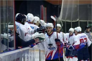 Хоккейный «Брянск» крупно обыграл «Сокол» и вспрыгнул на 15-е место