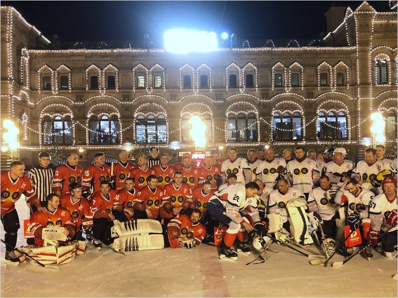 Хоккей на Красной Площади: Александр Богомаз попал шайбой в самое сердце Родины